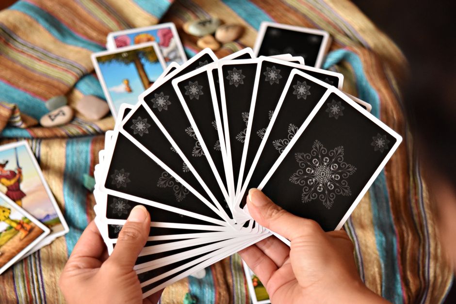 Kariyer Tarotu: İş Hayatında Yön Bulma